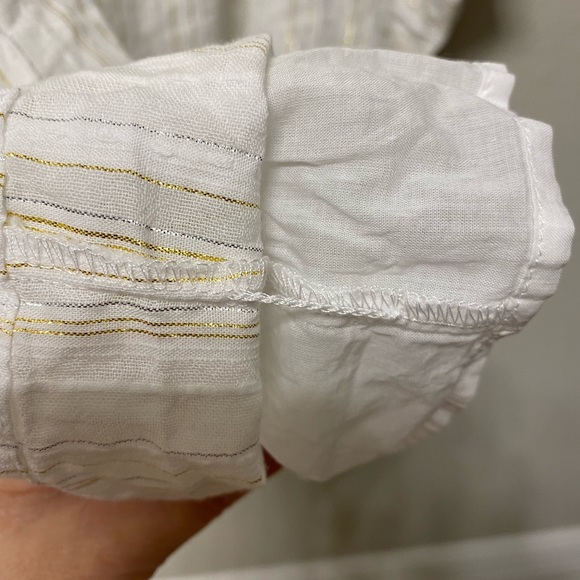 🎉HP🎉 EUC LOFT Petites white top with silver/gold metallic thread stripes size LP - Picture 7 of 7